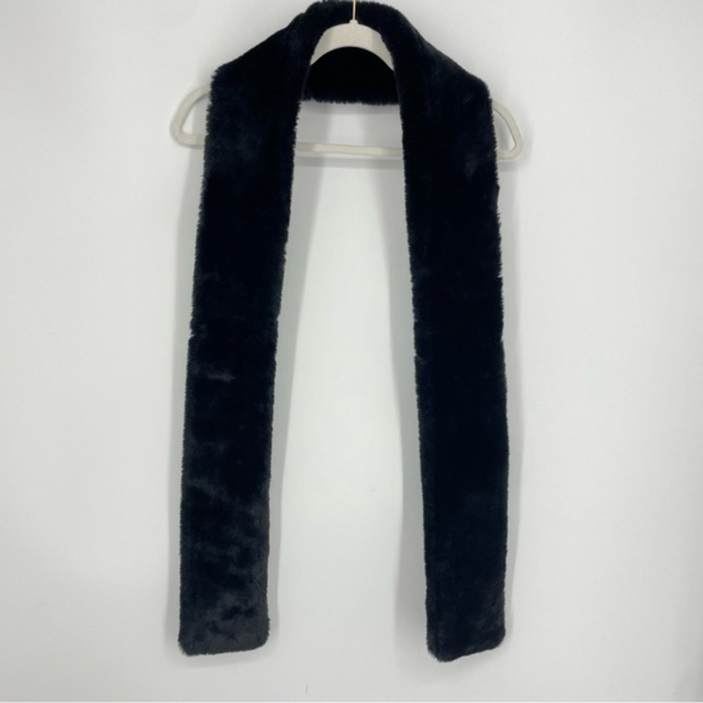 Women’s Laura Ashley Black Faux Fur Scarf boa